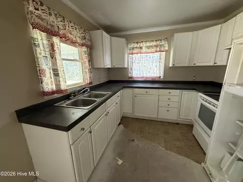 Kitchen - 209 Peaks St, Williamston, NC 27892 photo 1 of 2