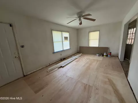 Living - 209 Peaks St, Williamston, NC 27892 photo 1 of 2