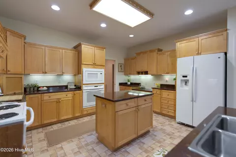 Kitchen - 14 Mcmichael Dr, Pinehurst, NC 28374 photo 3 of 5