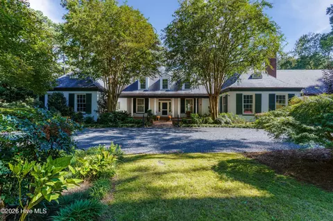 667 Yadkin Rd, Southern Pines, NC 28387