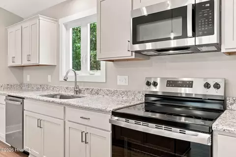Kitchen - 122 Park Ave, Pinebluff, NC 28373 photo 5 of 6