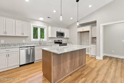 Kitchen - 122 Park Ave, Pinebluff, NC 28373 photo 2 of 6