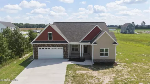 2708 Whitaker Glen Dr, Farmville, NC 27828