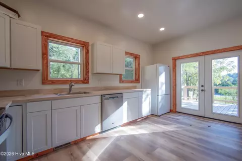 Kitchen - 1993 Martins Creek Rd, Murphy, NC 28906 photo 1 of 1