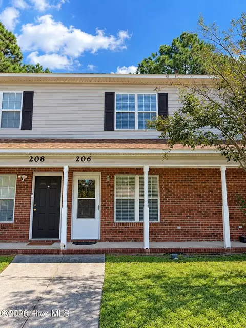 206 Palace Cir, Jacksonville, NC 28546