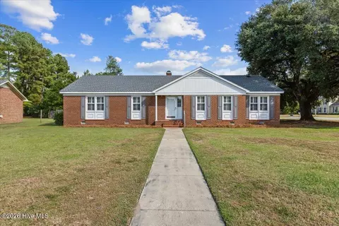 2801 Graham Dr, Kinston, NC 28504