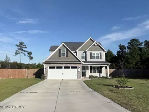 704 Mooring Ct, Sneads Ferry, NC 28460