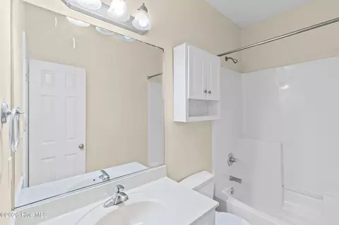 Bath - 981 Shadwell Dr, Evans, GA 30809 photo 5 of 5