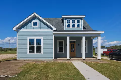 2406 Ferabee St, Morehead City, NC 28557