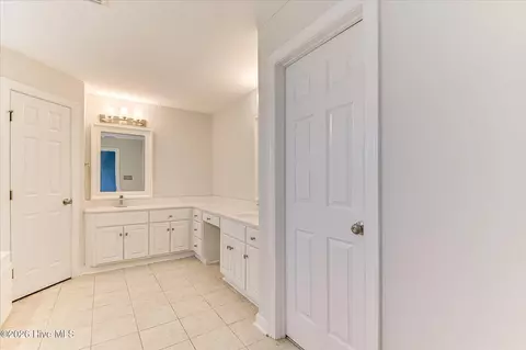 Bath - 724 Avrett Cir, Evans, GA 30809 photo 3 of 5