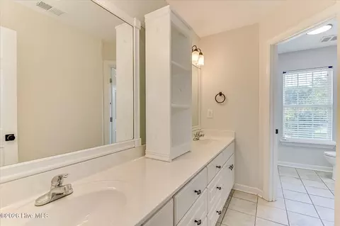 Bath - 724 Avrett Cir, Evans, GA 30809 photo 2 of 5