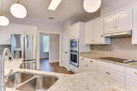 Kitchen - 724 Avrett Cir, Evans, GA 30809 photo 4 of 6