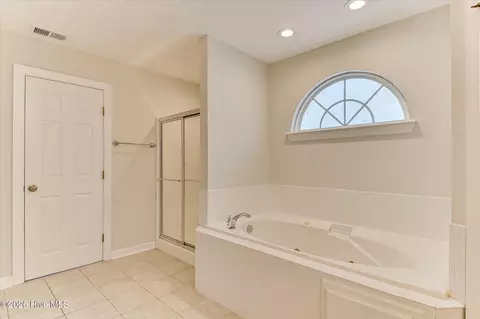 Bath - 724 Avrett Cir, Evans, GA 30809 photo 5 of 5
