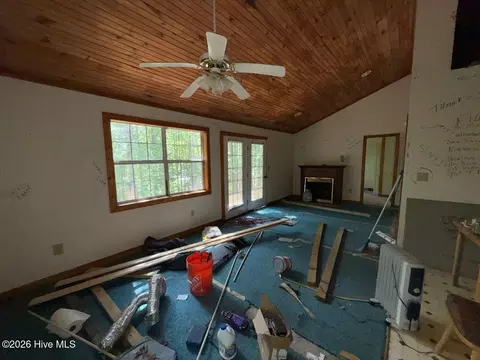 Living - 61 Manny Ln, Murphy, NC 28906 photo 2 of 3