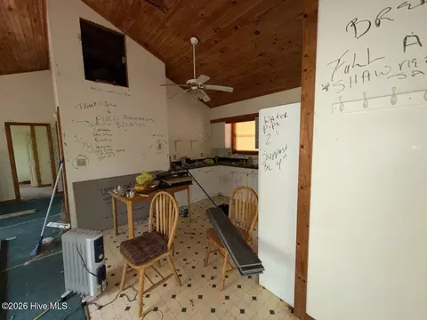 Entry Way - 61 Manny Ln, Murphy, NC 28906 photo 2 of 3