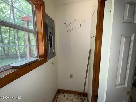Entry Way - 61 Manny Ln, Murphy, NC 28906 photo 3 of 3