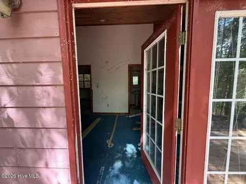 Entry Way - 61 Manny Ln, Murphy, NC 28906 photo 1 of 3