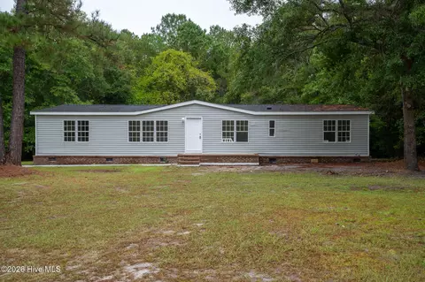 111 E Dunn St, Sneads Ferry, NC 28460