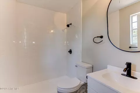 Bath - 1966 Neptune Dr, Augusta, GA 30906 photo 1 of 2