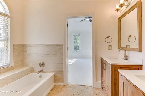 Bath - 1096 Rivershyre Dr, Evans, GA 30809 photo 4 of 11