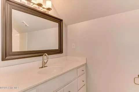 Bath - 1096 Rivershyre Dr, Evans, GA 30809 photo 10 of 11