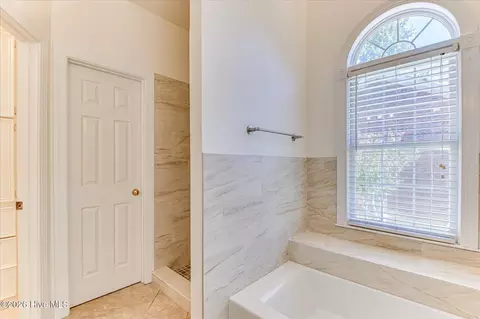 Bath - 1096 Rivershyre Dr, Evans, GA 30809 photo 3 of 11