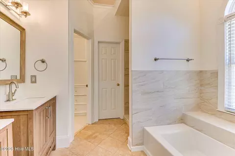 Bath - 1096 Rivershyre Dr, Evans, GA 30809 photo 2 of 11