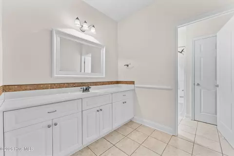 Bath - 1071 Conn Dr, Evans, GA 30809 photo 6 of 8