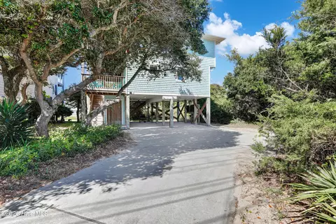 1143 S Topsail Dr, Surf City, NC 28445