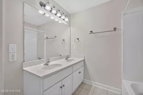 Bath - 535 Laniers Way, Evans, GA 30809 photo 5 of 6