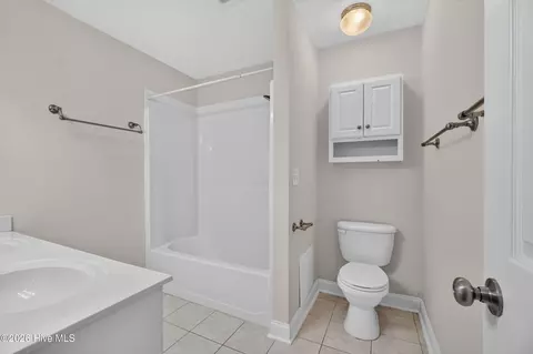 Bath - 535 Laniers Way, Evans, GA 30809 photo 4 of 6