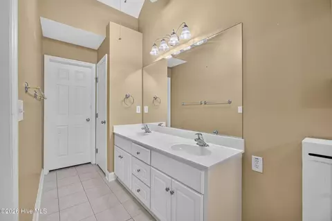 Bath - 535 Laniers Way, Evans, GA 30809 photo 2 of 6