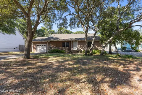 502 Peninsula Dr, Carolina Beach, NC 28428