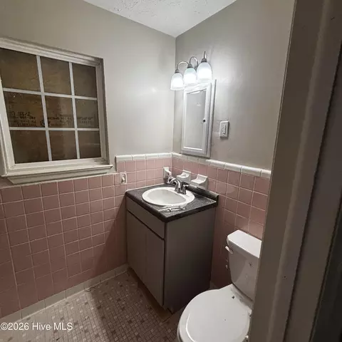 Bath - 1342 Conklin Ave, Augusta, GA 30901 photo 1 of 2