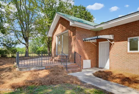 Exterior - 4635 Hallsboro Rd N, Clarkton, NC 28433 photo 5 of 9