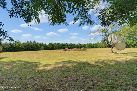 Exterior - 4635 Hallsboro Rd N, Clarkton, NC 28433 photo 8 of 9