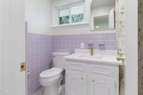 Bath - 4635 Hallsboro Rd N, Clarkton, NC 28433 photo 6 of 8