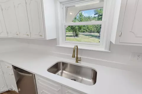 Kitchen - 4635 Hallsboro Rd N, Clarkton, NC 28433 photo 2 of 2