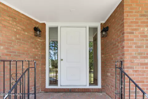 Exterior - 4635 Hallsboro Rd N, Clarkton, NC 28433 photo 3 of 9