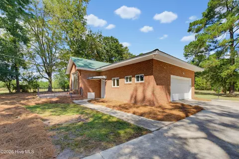Exterior - 4635 Hallsboro Rd N, Clarkton, NC 28433 photo 6 of 9