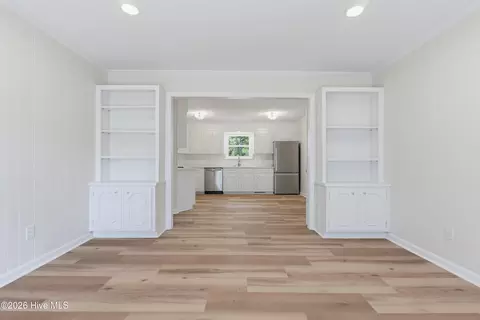 Living - 4635 Hallsboro Rd N, Clarkton, NC 28433 photo 4 of 4
