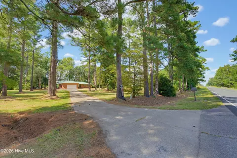 Exterior - 4635 Hallsboro Rd N, Clarkton, NC 28433 photo 1 of 9