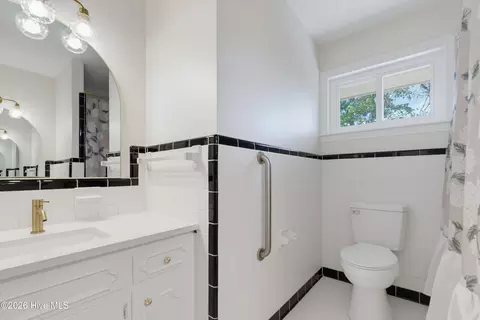 Bath - 4635 Hallsboro Rd N, Clarkton, NC 28433 photo 3 of 8
