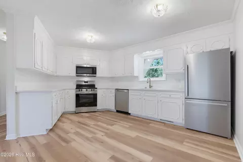 Kitchen - 4635 Hallsboro Rd N, Clarkton, NC 28433 photo 1 of 2