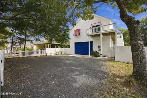162 NE 5th St, Oak Island, NC 28465