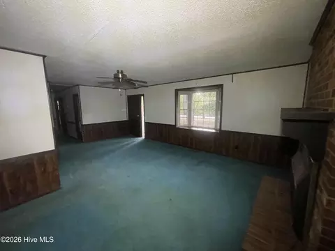 Living - 520 Morris Rd NE, Thomson, GA 30824 photo 2 of 3