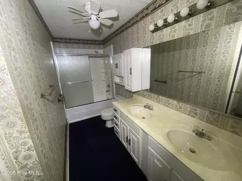 Bath - 520 Morris Rd NE, Thomson, GA 30824 photo 1 of 2
