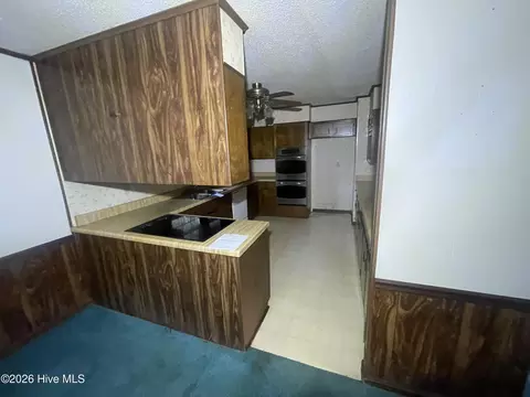Kitchen - 520 Morris Rd NE, Thomson, GA 30824 photo 2 of 2