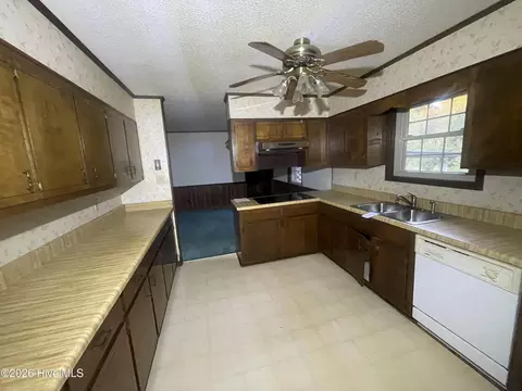 Kitchen - 520 Morris Rd NE, Thomson, GA 30824 photo 1 of 2