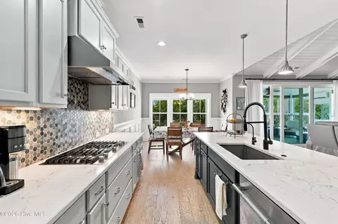 Kitchen - 210 Knots Bend Dr, Hampstead, NC 28443 photo 6 of 7